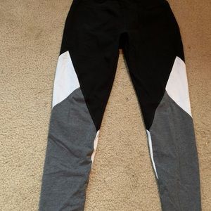 Black/gray/white leggings